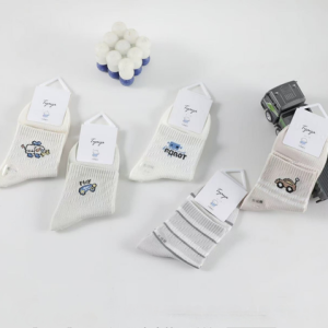 MEDIAS DE CHICOS TALLE 2 A 4 AUTO Y ROBOT 2025080802298 - X 10 UNI