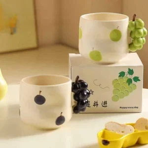TAZA CERAMICA CON MANEJA DE UVA