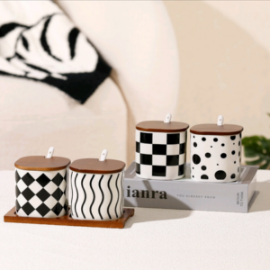 SET DE ESPECIEROS CERAMICA X 2 ESTILO PATRON CON TAPAS DE MADERA CUADRADO, 8.5CM X 8CM 310ML, CON BASE DE MADERA