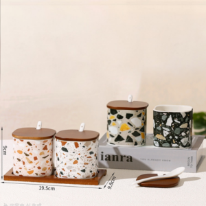 SET DE ESPECIEROS CERAMICA X 2 ESTILO PIEDRA CUADRADO, 8.5CM X 8CM 310ML, CON BASE DE MADERA