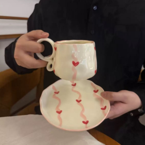TAZA CERAMICA CON PLATO CORAZONES 2025080813843