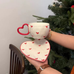 TAZA CON PLATO CERAMICA CORAZONES 2025080814079 COLOR ROJO