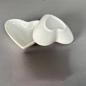 SALSERA CERAMICA FORMA DE CORAZON BLANCA
