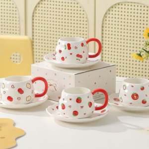 TAZA CERAMICA CON PLATO FRUTILLAS Y CEREZAS